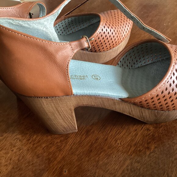 Eric Michael Sadie Mary Jane Block Heel Perforated Leather Clogs - Picture 3 of 6